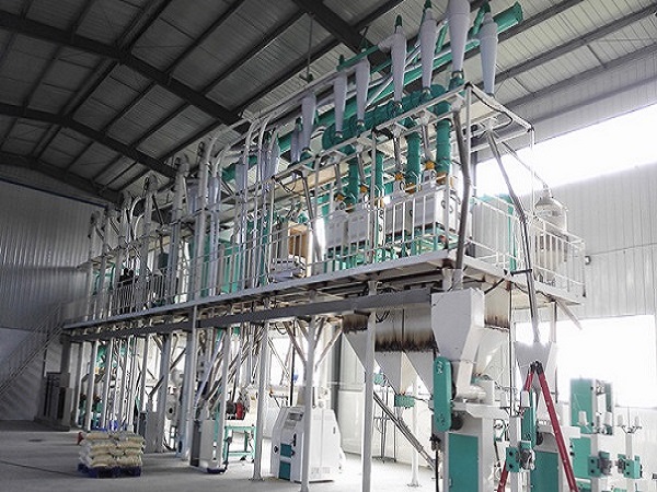 成套玉米加工設備多少錢(qián)?其喂料方式直接影響研磨效果